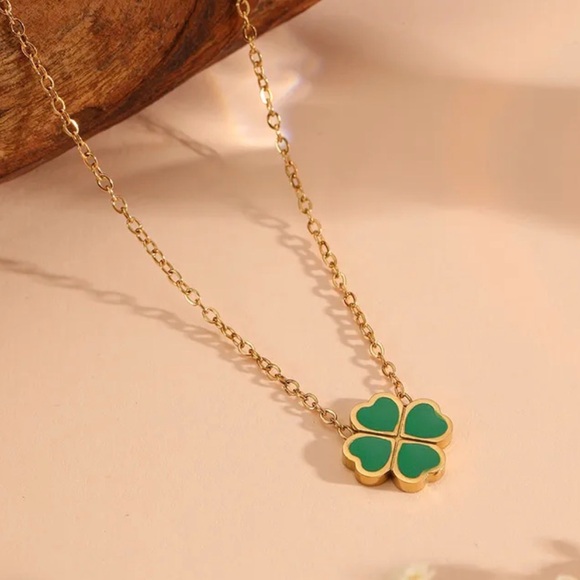 Anthropologie Jewelry - Lucky Green Reversible Clover Necklace